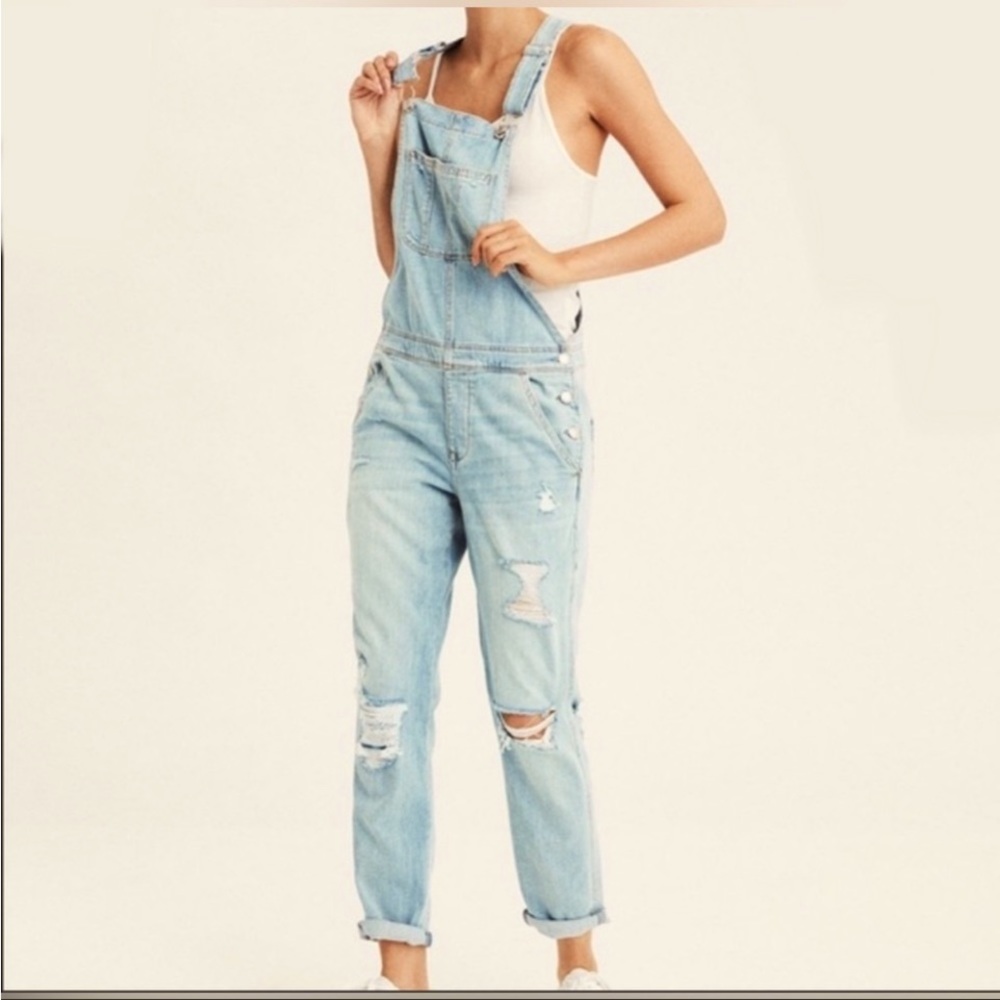 American Eagle Outfitters Light Blue Distressed Denim Overalls